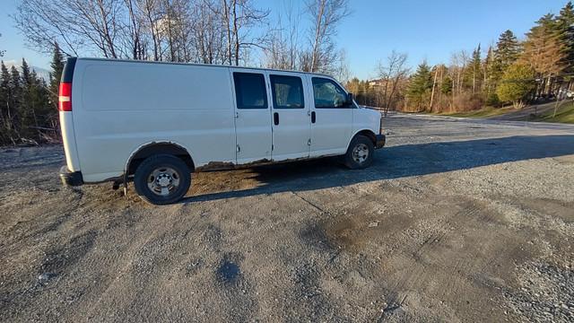 2008 Chevrolet Express in Cars & Trucks in Sherbrooke - Image 2