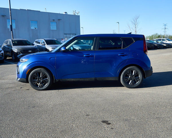 2021 Kia Soul EX | Apple CarPlay | BlindSpot Assist |Touchscreen in Cars & Trucks in Edmonton - Image 2