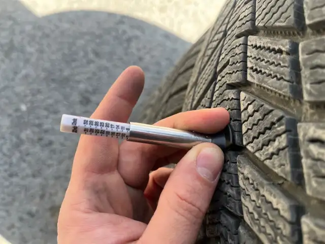 Dodge Grand Caravan 225-65-17 CONTINENTAL 8/32 USURE TRES BON PN in Cars & Trucks in St-Georges-de-Beauce - Image 6