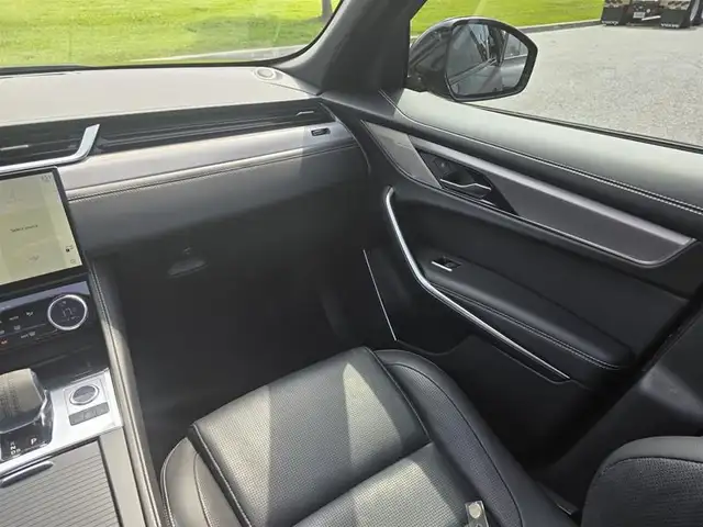 2023 Jaguar F-PACE P250 AWD S in Cars & Trucks in Oshawa / Durham Region - Image 12