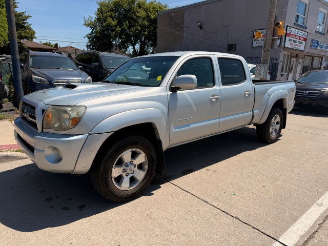 2009 Toyota Tacoma 4WD Double LB V6 AT (Natl) in Cars & Trucks in Hamilton - Image 4