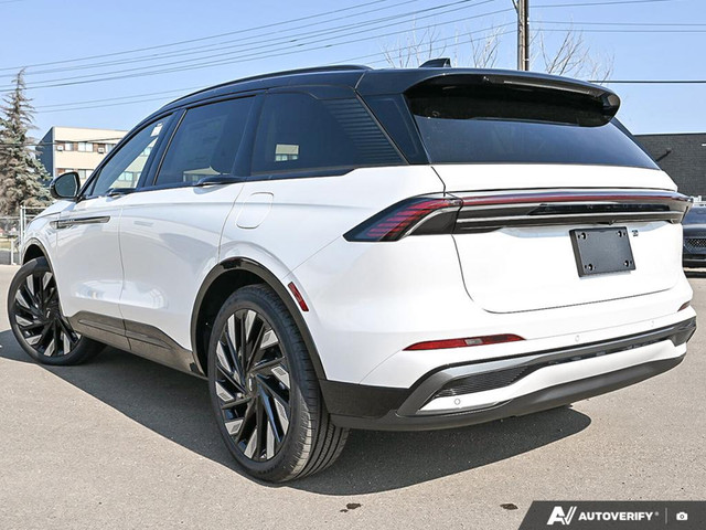 2025 Lincoln Nautilus Reserve Hybrid in Cars & Trucks in Edmonton - Image 4