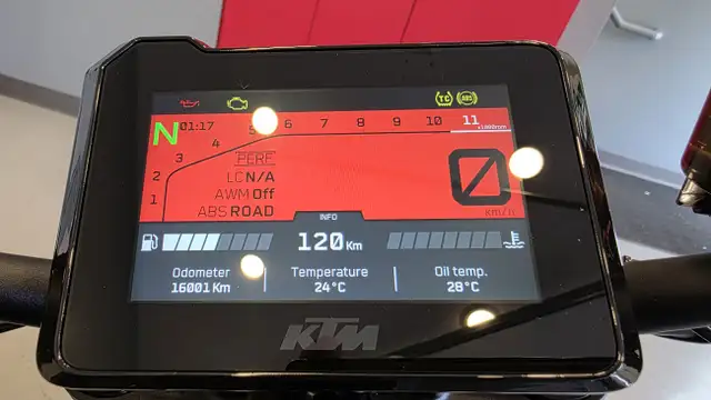 2021 KTM Super Duke 1290 R in Street, Cruisers & Choppers in Nanaimo - Image 11