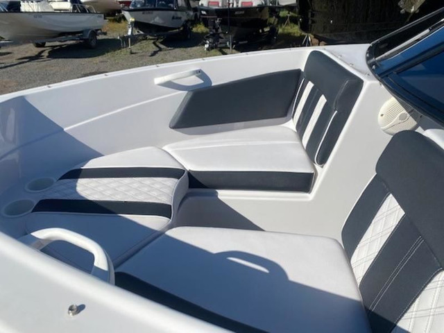 2015 Glastron GTS 185 in Powerboats & Motorboats in Bedford - Image 4