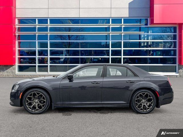 2019 Chrysler 300 300S | Leather | Nav | Pano Roof in Cars & Trucks in Guelph - Image 2