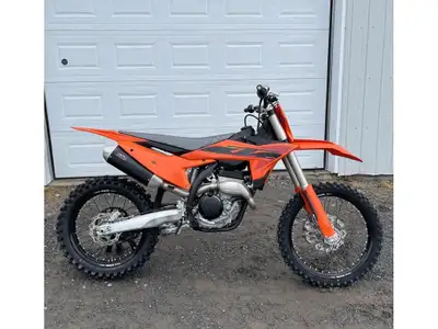 2025 KTM 250 SX-F Les photos peuvent être à titre indicatif et sans inscription. Les promotions en v...