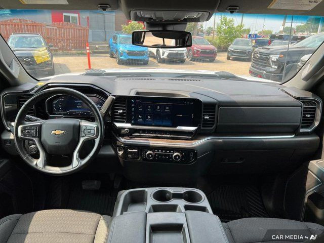 2024 Chevrolet Silverado 3500HD LT 4WD Crew Cab | Heated Seats in Cars & Trucks in Strathcona County - Image 4