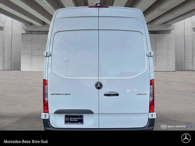 2025 Mercedes-Benz Sprinter 2500 144 Wheelbase Standard Roof RWD in Cars & Trucks in Longueuil / South Shore - Image 4