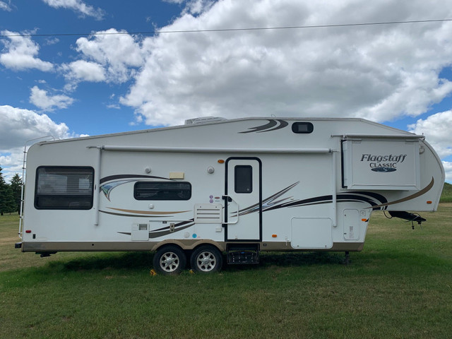 2011 Forest River Flagstaff Classic Super Lite 8528 RLWS 5TH Wh in Cars & Trucks in Kawartha Lakes - Image 2