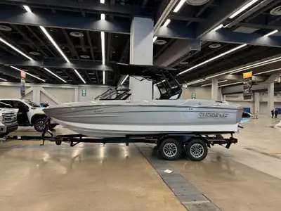 Mirabel : 450-565-1111 Granby : 450-777-1101 Supreme S220 2025 Longeur / Length : 22' Largeur / Beam...