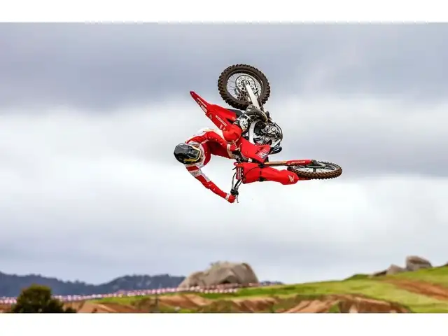 2025 Honda CRF450RWE in Dirt Bikes & Motocross in Laval / North Shore - Image 5