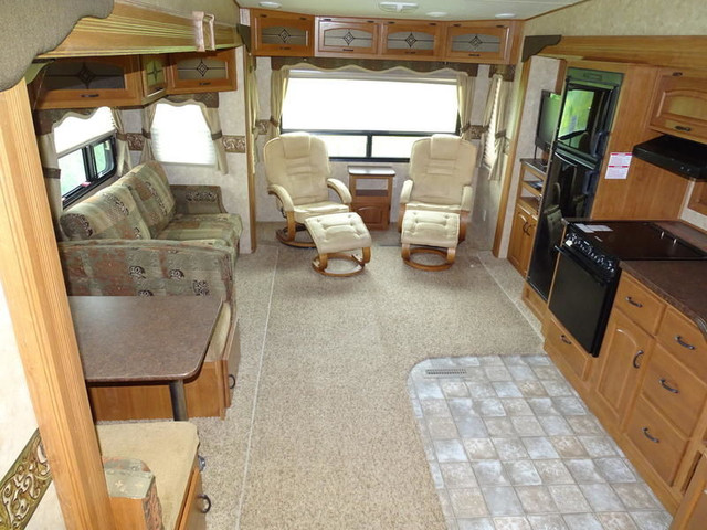 2010 CrossRoads 30SK in Travel Trailers & Campers in Saskatoon - Image 3