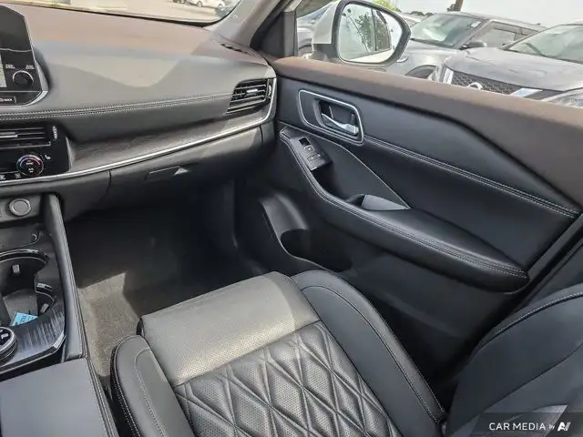 2021 Nissan Rogue Platinum in Cars & Trucks in Ottawa - Image 30