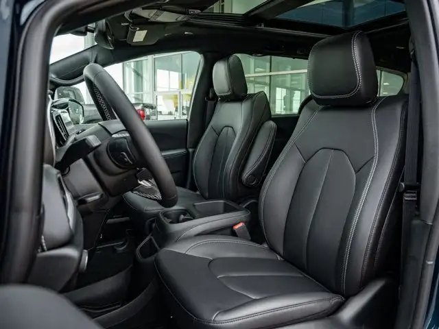2025 Chrysler Pacifica Select in Cars & Trucks in Barrie - Image 18