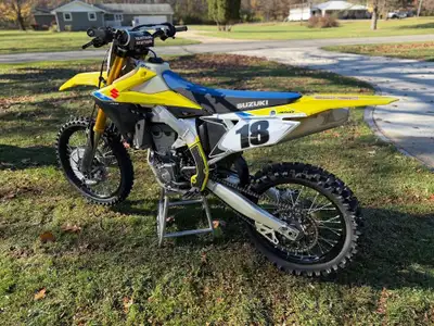 APPLY NOW: https://www.ridecollective.ca/get-pre-approved The 2018 SUZUKI RM-Z450 is a high-performa...