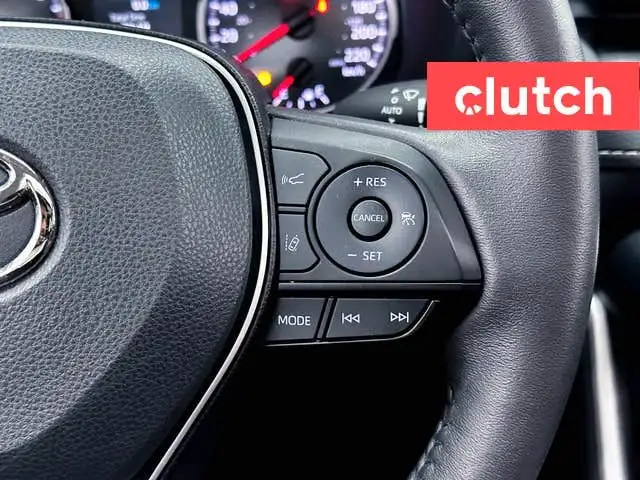 2022 Toyota RAV4 XLE AWD w/ Apple CarPlay, Heated Front Seats, R dans Autos et camions dans Ville de Toronto - Image 28