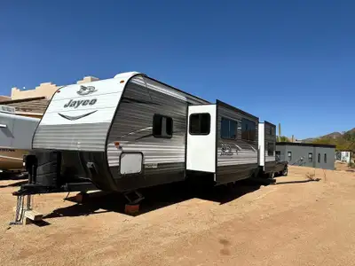 APPLY NOW: https://www.ridecollective.ca/get-pre-approved The 2017 JAYCO JAY FLIGHT 32BHDS 35FT is a...