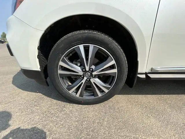 2019 Nissan Pathfinder 4x4 Platinum - Sunroof in Cars & Trucks in Edmonton - Image 20