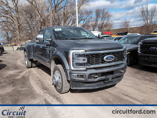 2023 Ford Super Duty F-450 Platinum boîte de 8 pi à vendre in Cars & Trucks in City of Montréal - Image 3