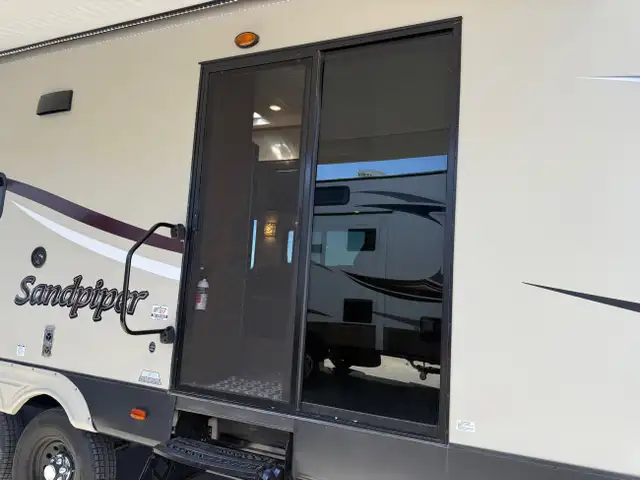2019 Forest River Sandpiper 404QBWD  in Park Models in St. Albert - Image 17