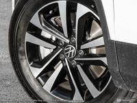 This Volkswagen Tiguan boasts a Intercooled Turbo Regular Unleaded I-4 2.0 L/121 engine powering thi... (image 8)