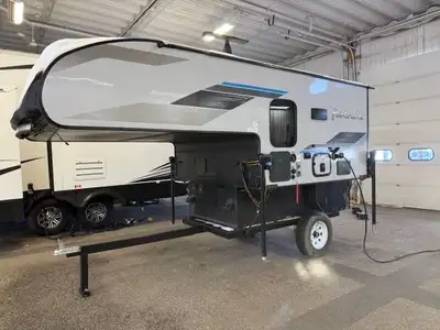 PALOMINO REAL LITE TRUCK CAMPER ONLY $ 25,888 (AT22546A) ONLY 1870LBS UNLOADED WEIGHT CALL ANDREW FO...