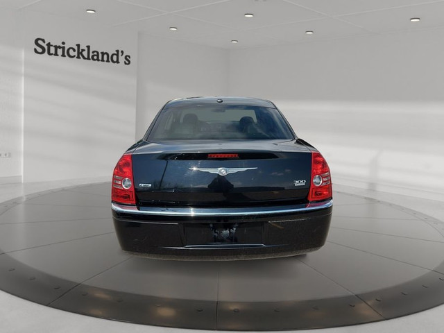 2010 CHRYSLER 300 LIMITED in Cars & Trucks in Stratford - Image 4