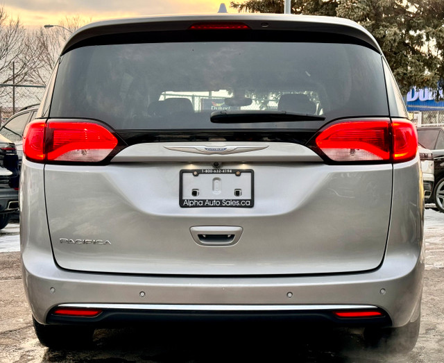 2017 Chrysler Pacifica Touring-L Plus|POWER SLIDING DOORS|LEATHE in Cars & Trucks in City of Toronto - Image 4