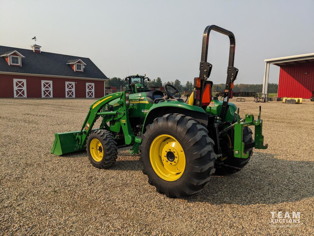 2010 John Deere MFWD Utility Loader Tractor 4720 in Farming Equipment in Edmonton - Image 4