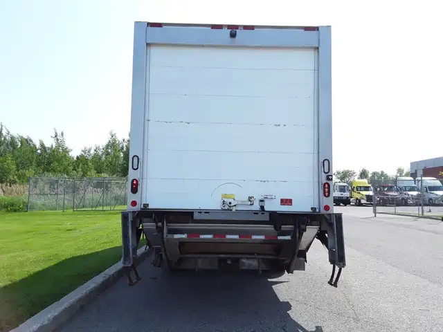2019 Hino 258 Reefer *Fire Sale Promo* in Heavy Trucks in Longueuil / South Shore - Image 8