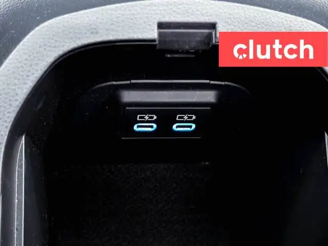 2022 Toyota RAV4 XLE AWD w/ Apple CarPlay, Heated Front Seats, R dans Autos et camions dans Ville de Toronto - Image 37