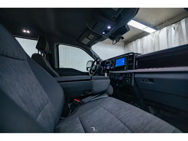 2023 Ford F-350 4x4 Crew Cab XL Deck BCam dans Autos et camions dans Grande Prairie - Image 13