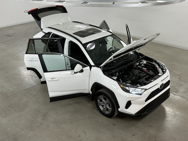 2022 TOYOTA RAV4 XLE AWD MAGS*TOIT*CAMERA*SIEGES CHAUFFANTS* in Cars & Trucks in Laval / North Shore