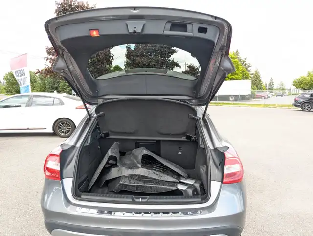 2017 Mercedes-Benz GLA 250 in Cars & Trucks in Ottawa - Image 8