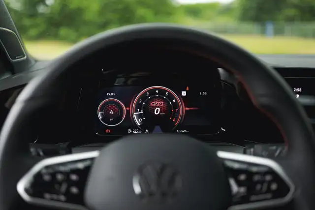 2024 Volkswagen Golf GTI dans Autos et camions dans Delta/Surrey/Langley - Image 12