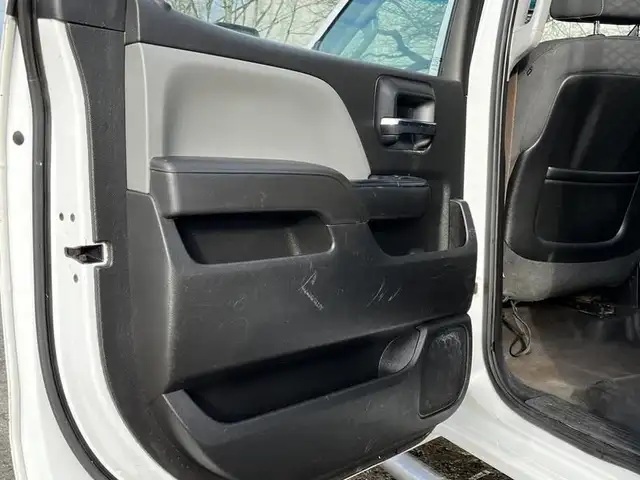 2017 gmc Sierra 3500HD 9 Foot Flat Deck 4WD in Heavy Trucks in Richmond - Image 28