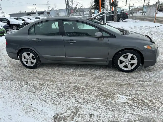 2009 Honda Civic Sdn Sport Sedan / Clean History / Low KM 141K  in Cars & Trucks in Calgary - Image 5