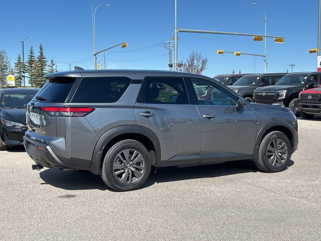 2022 Nissan Pathfinder S 4X4 - 7 PASSENGER / LOW KM'S in Cars & Trucks in Calgary - Image 4