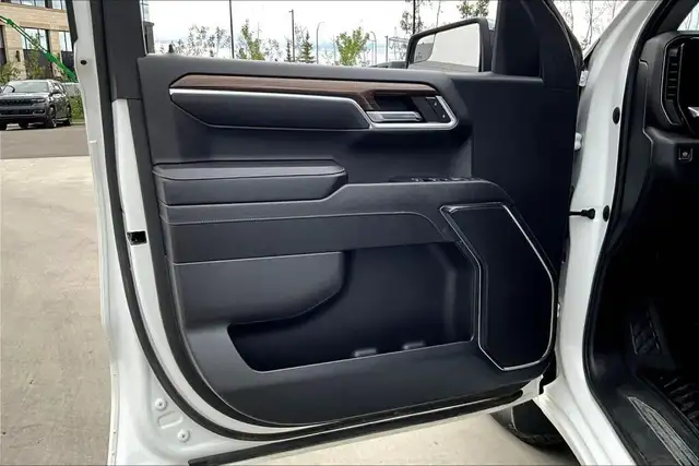 2023 Chevrolet Silverado 1500 4wd Crewcab Lt in Cars & Trucks in Edmonton - Image 13