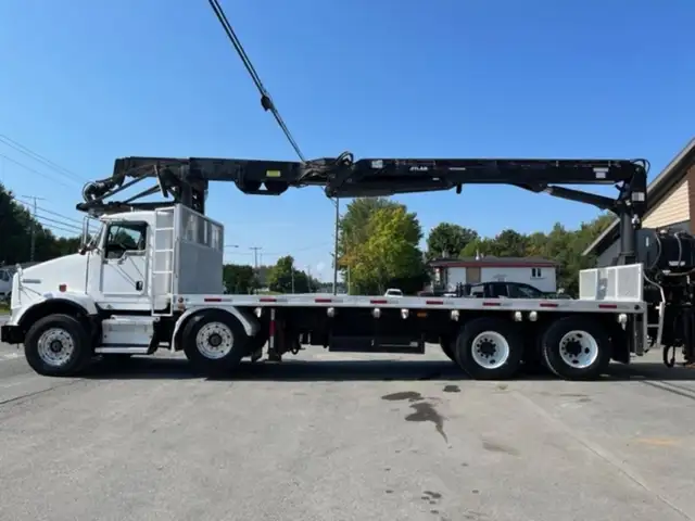 2010 Kenworth T800 in Heavy Equipment in St-Georges-de-Beauce - Image 8