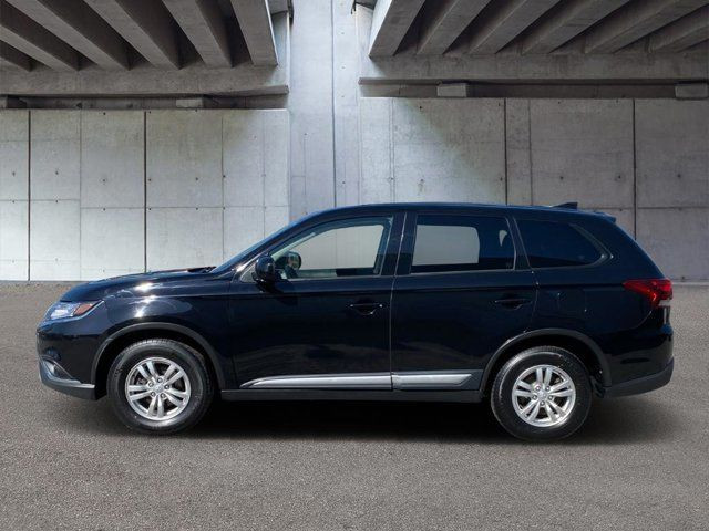  2020 Mitsubishi Outlander ES in Cars & Trucks in St. Catharines - Image 2
