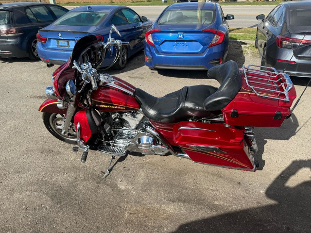 2005 Harley-Davidson FLHTCUSE CVO, ELECTRA GLIDE, SCREAMING EAGL in Cars & Trucks in London - Image 2