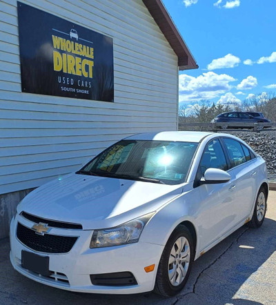 2014 Chevrolet Cruze Auto Sedan with Air, Cruise, On-Star and Mo