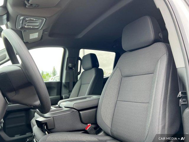 2025 Chevrolet Silverado 1500 Custom Trail Boss 4WD Crew Cab in Cars & Trucks in Strathcona County - Image 3
