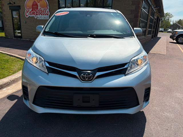 2019 Toyota Sienna LE 8-Passenger 8 Passenger! Backup Cam! NAV! dans Autos et camions  à Moncton - Image 2