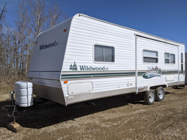 2004 Forest River 27 Ft T/A Travel Trailer Wildwood in Travel Trailers & Campers in Edmonton - Image 2