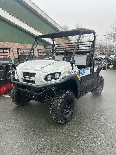 The MULE PRO-FX The perfect side by side to have a good balance between work and play on the trails...