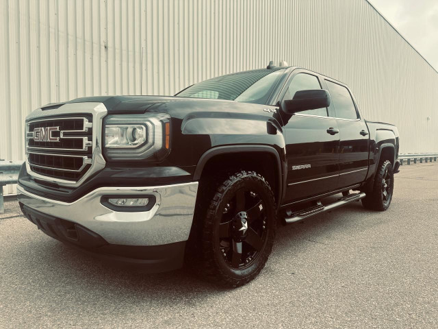 2017 GMC Sierra 1500 SLE Crew Cab 6.5 Ft In Triple Black - More  in Cars & Trucks in Mississauga / Peel Region