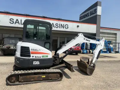 Kubota Diesel, 3T, 2 Speed, Auxiliary Hydraulics, Manual Quick Connect, 69” Push Blade, 35” Clean Up...