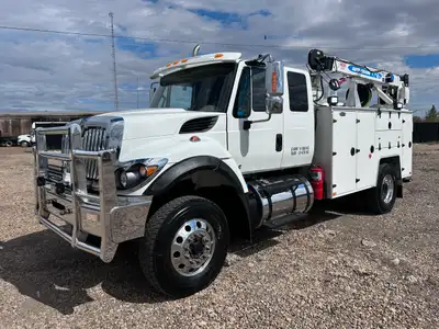 2019 International WorkStar 7400 Extended Cab 4x4 Service Truck + 8.9L Cummins Diesel Engine + 4x4 W...